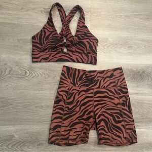 Fabletics Active Zebra Shorts/Sport Bra Set, Women Medium